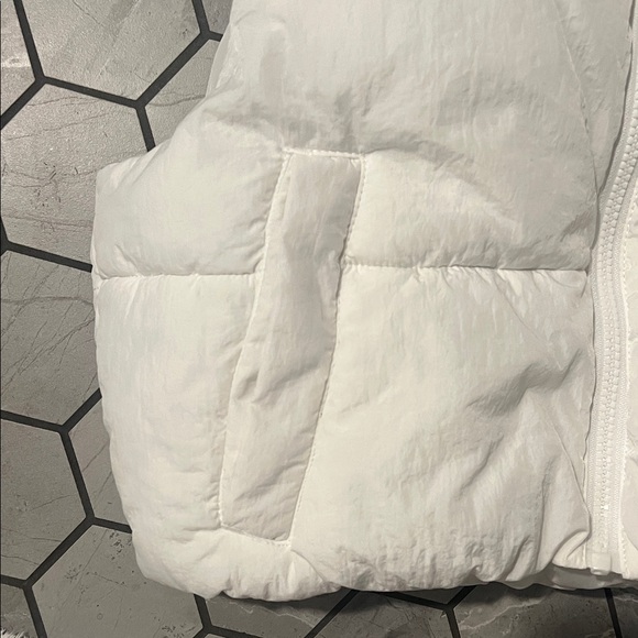 Divided White Puffer Jacket - Picture 3 of 4
